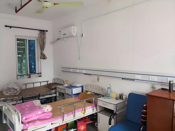 日本褐发少女控告大阪府因遭学校强迫染黑发